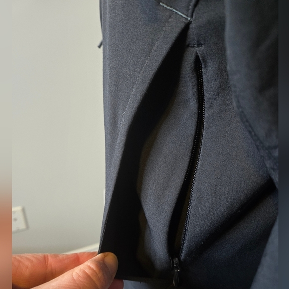 Reebok Running Walking Outdoor Pockets Lightweight Reflective Jacket Size L - Picture 9 of 10